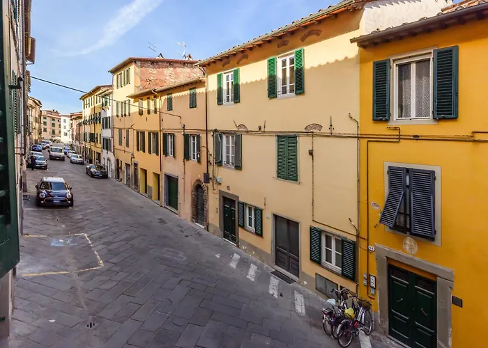 Heart Of Lucca Style Whitin The Walls